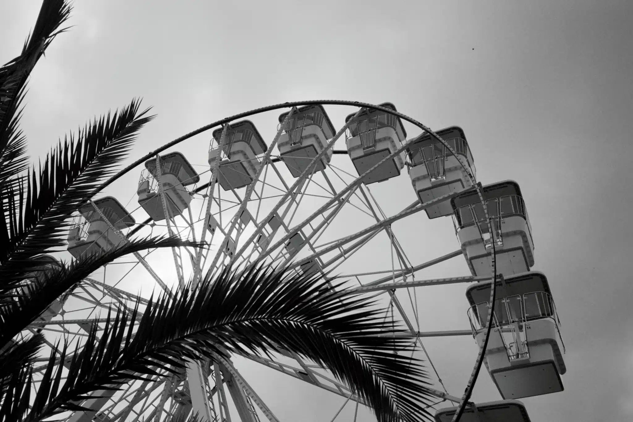 
Kunstnik ja esseist Kärt Hammer arutleb õnne võimalikkuse üle praegusel ajal, mil päevauudiseid lugedes tundub maailmalõpp olevat juba […]
The post <b>Kärt Ham